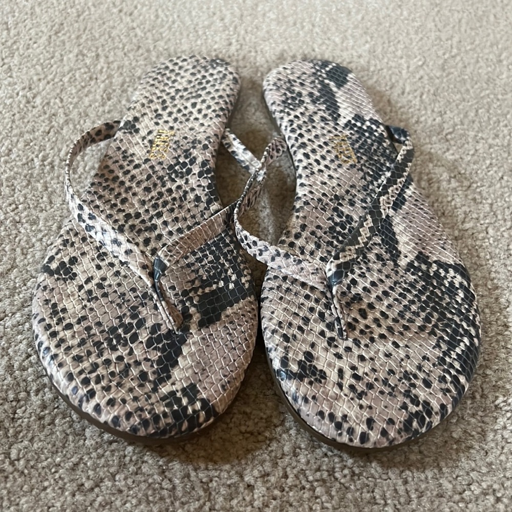 TKEES Flip Flops Size 8